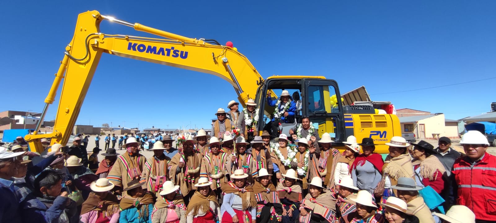 Pampa Aullagas recibe importante maquinaria para la construcción de 125 vigiñas